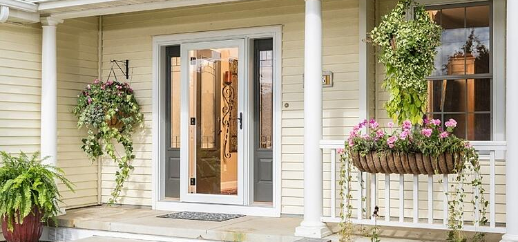 screen door installation in Tustin